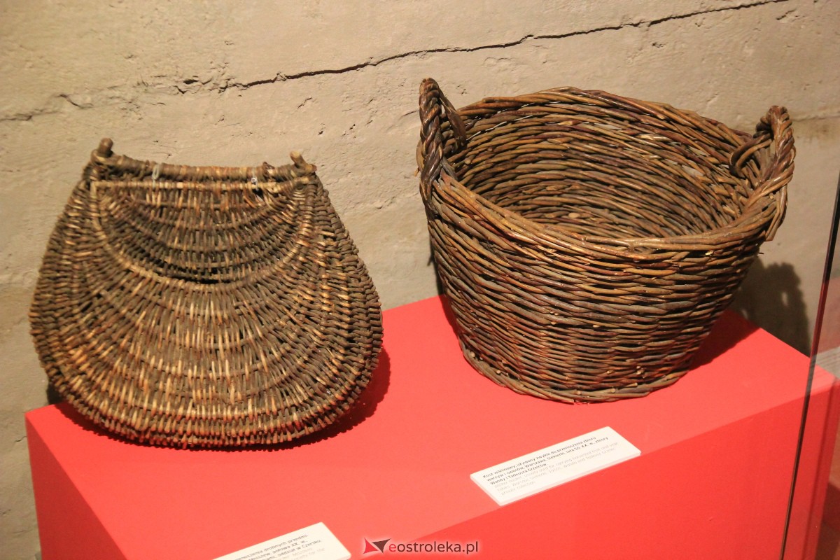 Wernisaż wystawy Nad Wisłą, na Urzeczu w Muzeum Kultury Kurpiowskiej [11.10.2023] - zdjęcie #21 - eOstroleka.pl