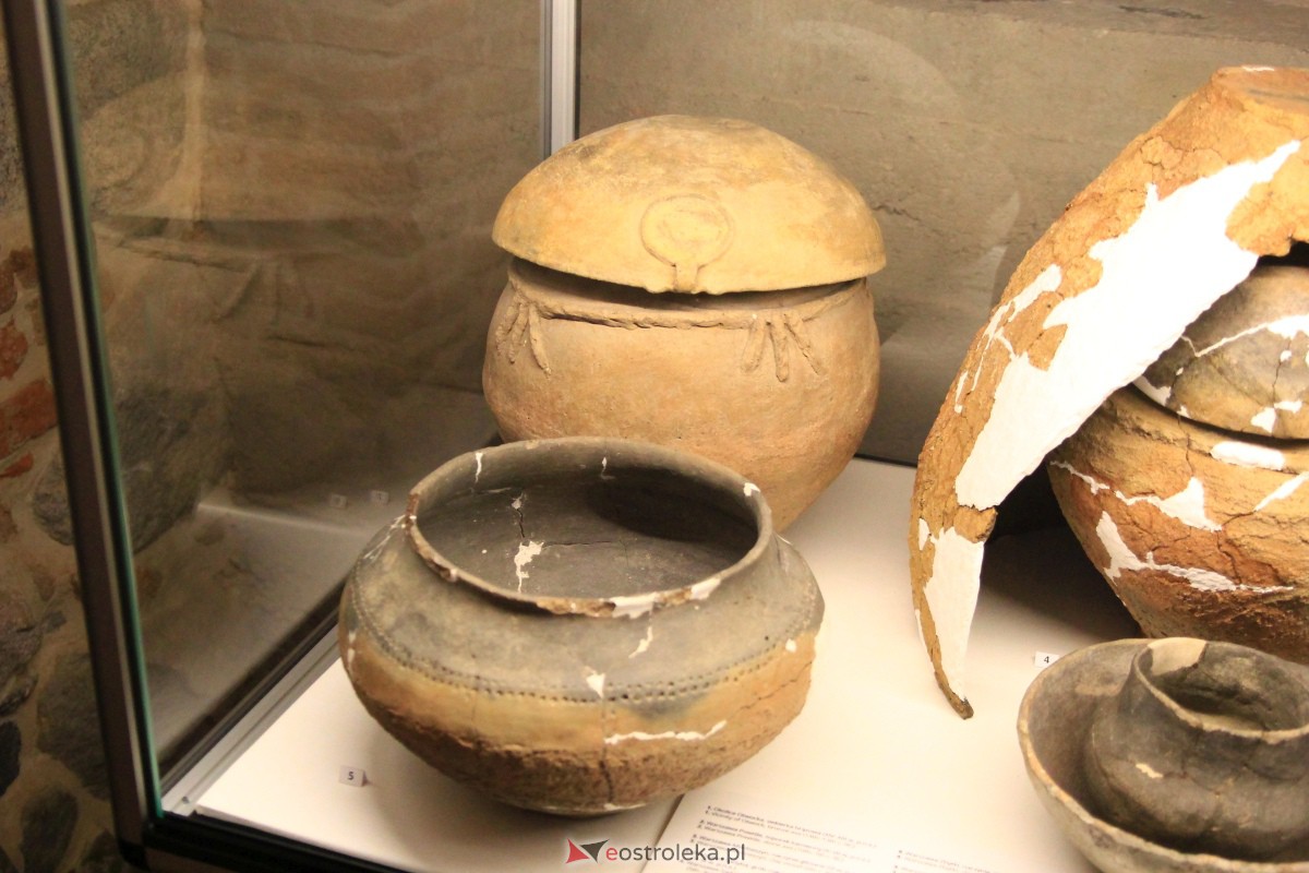 Wernisaż wystawy Nad Wisłą, na Urzeczu w Muzeum Kultury Kurpiowskiej [11.10.2023] - zdjęcie #9 - eOstroleka.pl