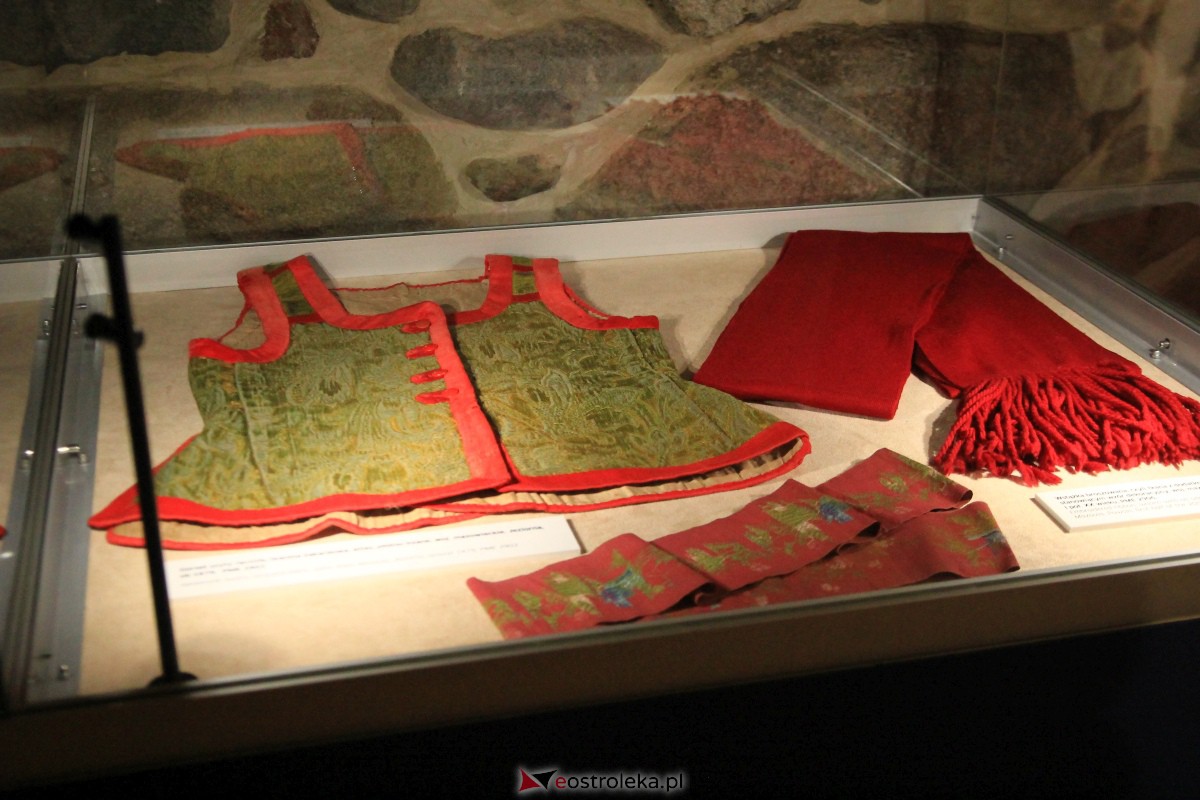 Wernisaż wystawy Nad Wisłą, na Urzeczu w Muzeum Kultury Kurpiowskiej [11.10.2023] - zdjęcie #6 - eOstroleka.pl