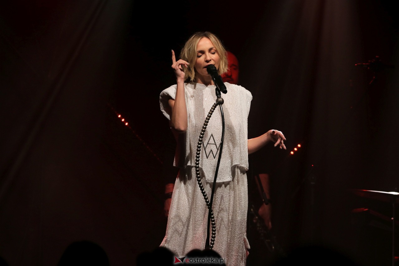 Koncert Anny Wyszkoni w Multimedialnym Centrum Natura [11.10.2023] - zdjęcie #50 - eOstroleka.pl