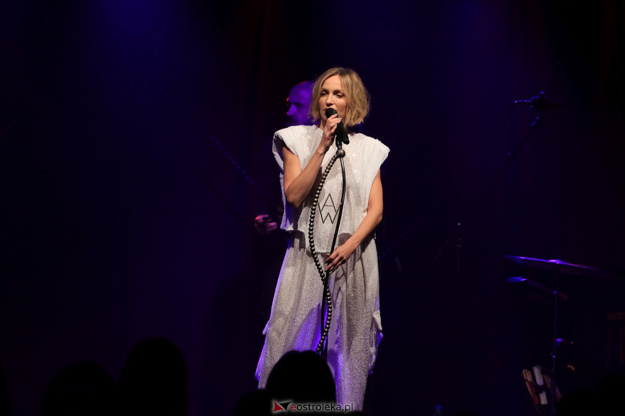 Koncert Anny Wyszkoni w Multimedialnym Centrum Natura [11.10.2023] - zdjęcie #48 - eOstroleka.pl
