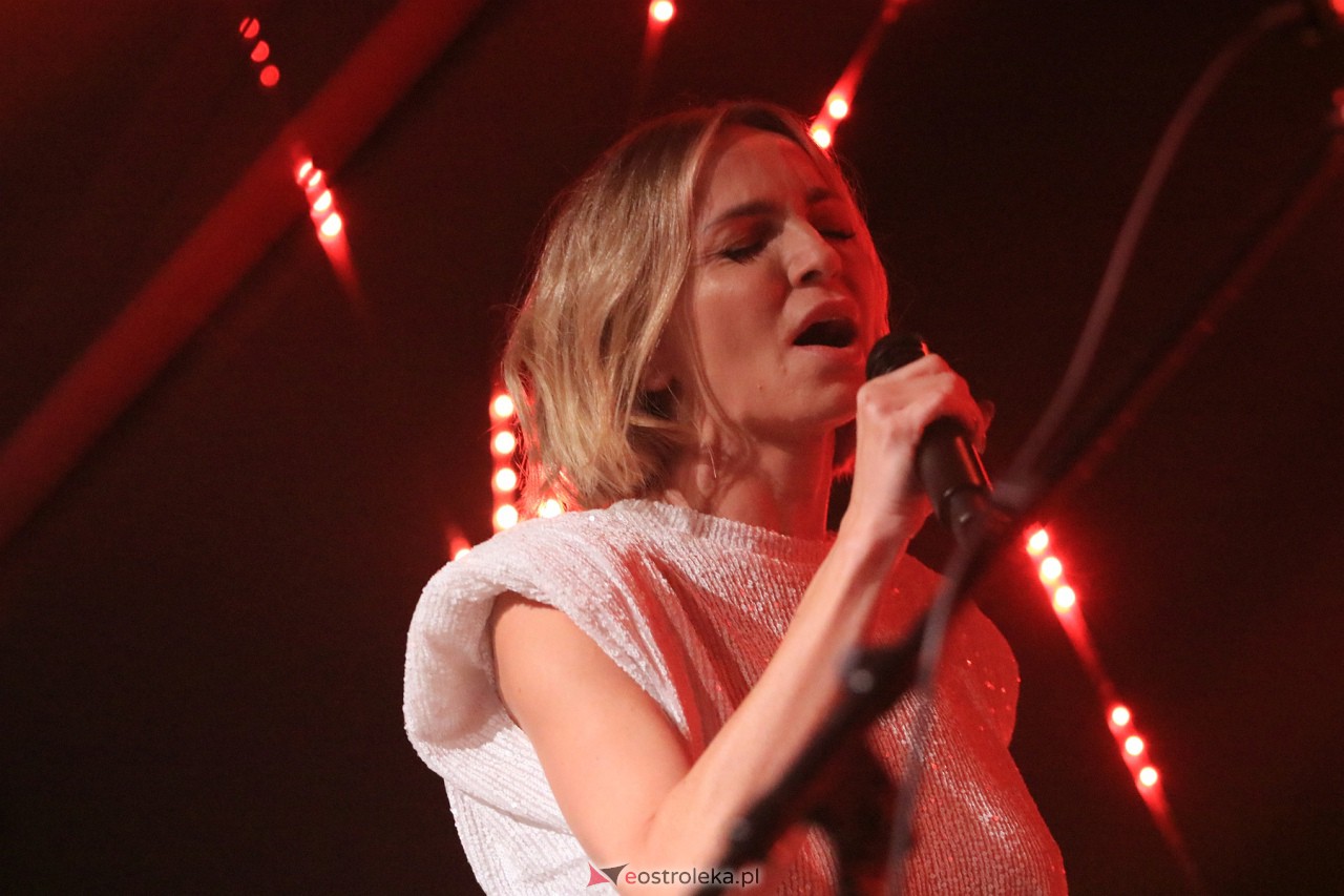 Koncert Anny Wyszkoni w Multimedialnym Centrum Natura [11.10.2023] - zdjęcie #23 - eOstroleka.pl