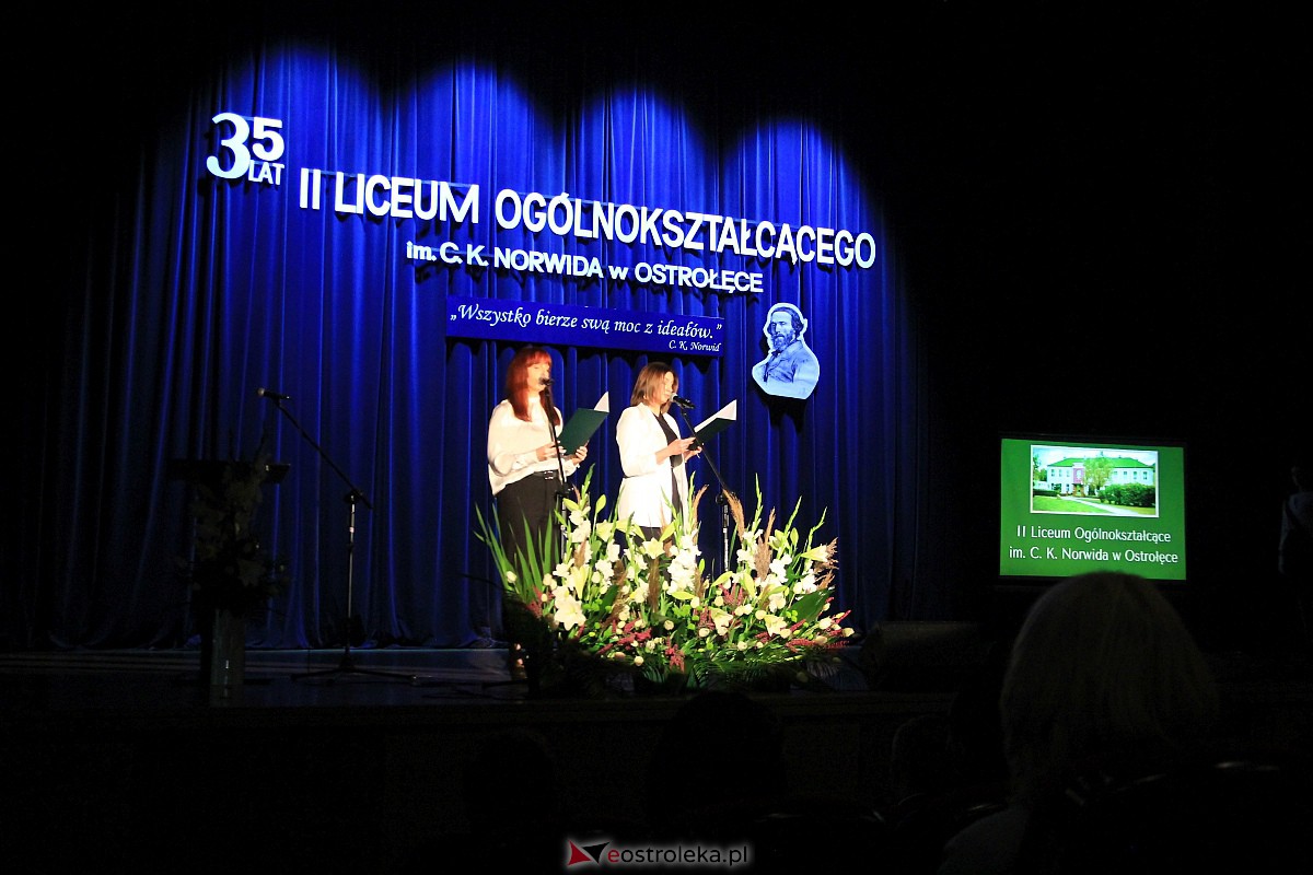 Jubileusz 35-lecia II Liceum Ogólnokształcącego im. Cypriana Kamila Norwida w Ostrołęce [13.10.2023] - zdjęcie #135 - eOstroleka.pl