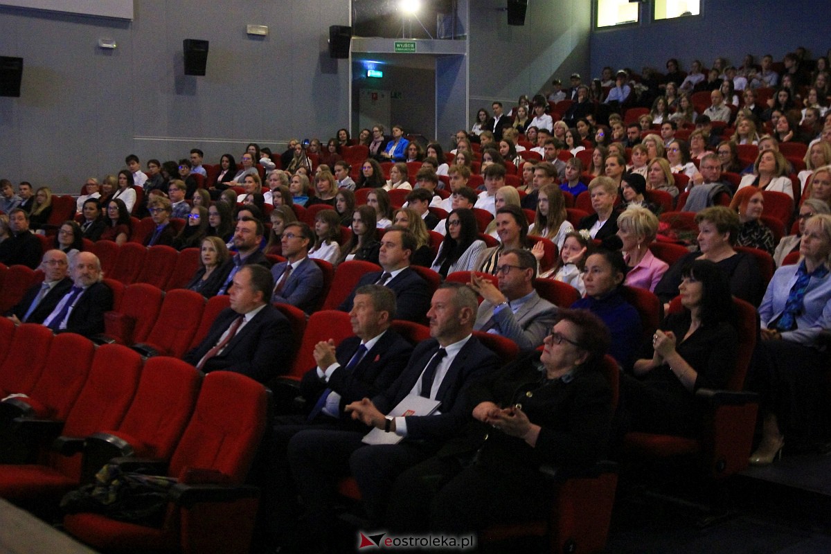 Jubileusz 35-lecia II Liceum Ogólnokształcącego im. Cypriana Kamila Norwida w Ostrołęce [13.10.2023] - zdjęcie #134 - eOstroleka.pl