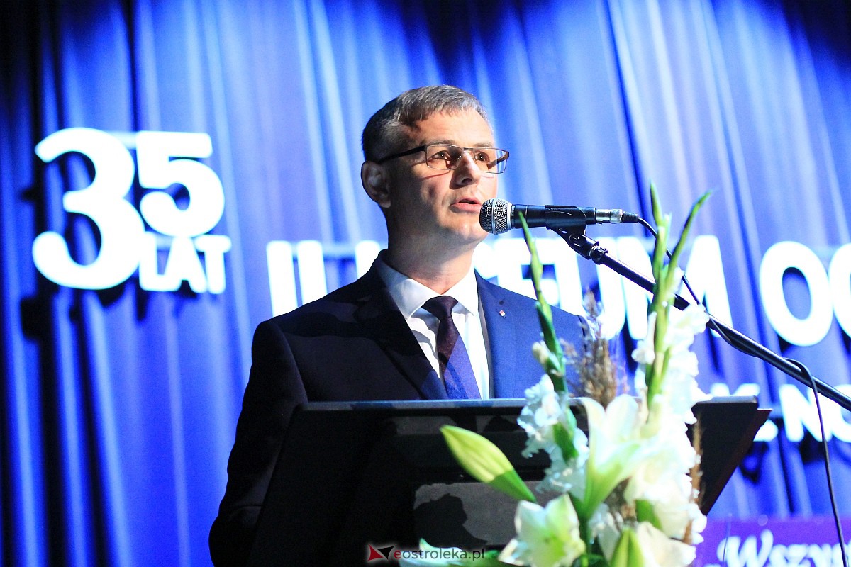 Jubileusz 35-lecia II Liceum Ogólnokształcącego im. Cypriana Kamila Norwida w Ostrołęce [13.10.2023] - zdjęcie #128 - eOstroleka.pl