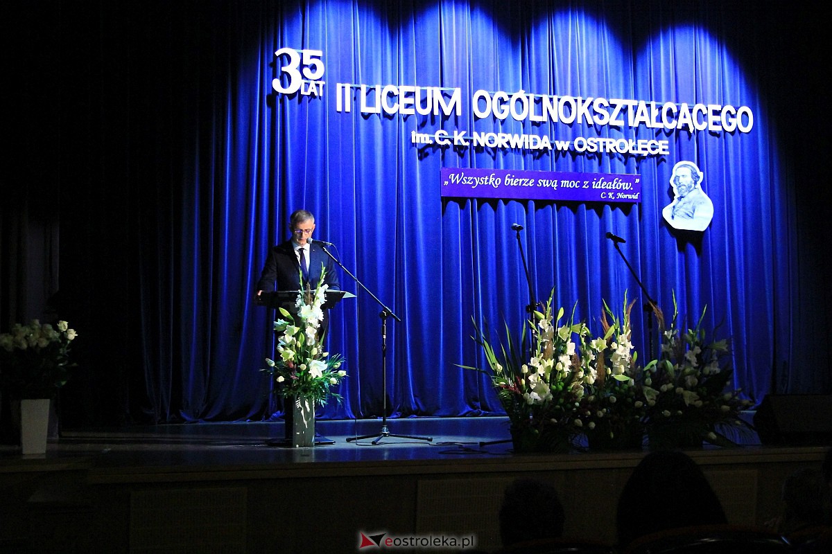 Jubileusz 35-lecia II Liceum Ogólnokształcącego im. Cypriana Kamila Norwida w Ostrołęce [13.10.2023] - zdjęcie #126 - eOstroleka.pl