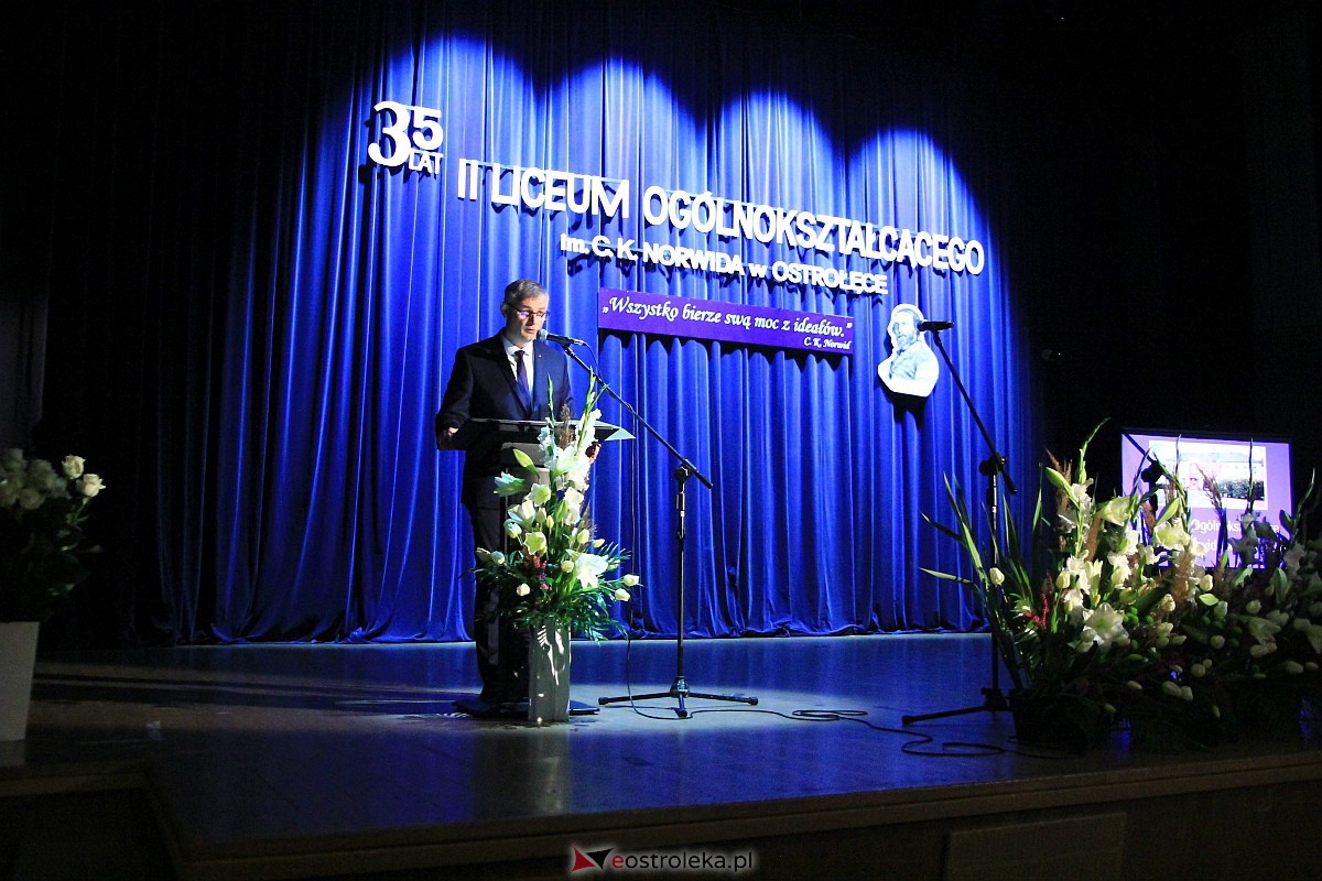 Jubileusz 35-lecia II Liceum Ogólnokształcącego im. Cypriana Kamila Norwida w Ostrołęce [13.10.2023] - zdjęcie #125 - eOstroleka.pl