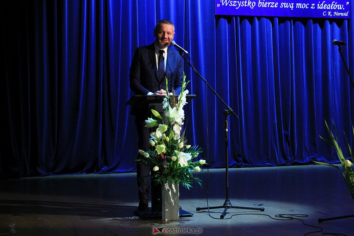 Jubileusz 35-lecia II Liceum Ogólnokształcącego im. Cypriana Kamila Norwida w Ostrołęce [13.10.2023] - zdjęcie #122 - eOstroleka.pl