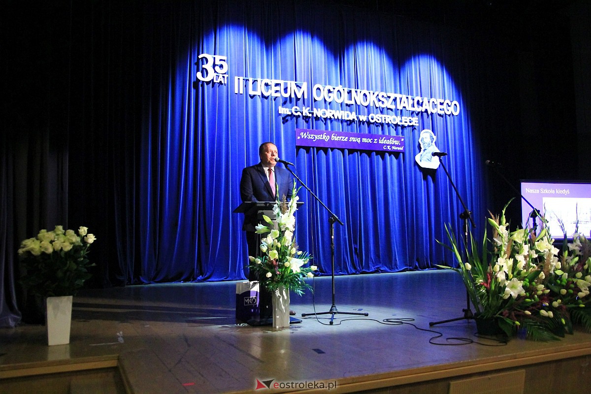 Jubileusz 35-lecia II Liceum Ogólnokształcącego im. Cypriana Kamila Norwida w Ostrołęce [13.10.2023] - zdjęcie #119 - eOstroleka.pl
