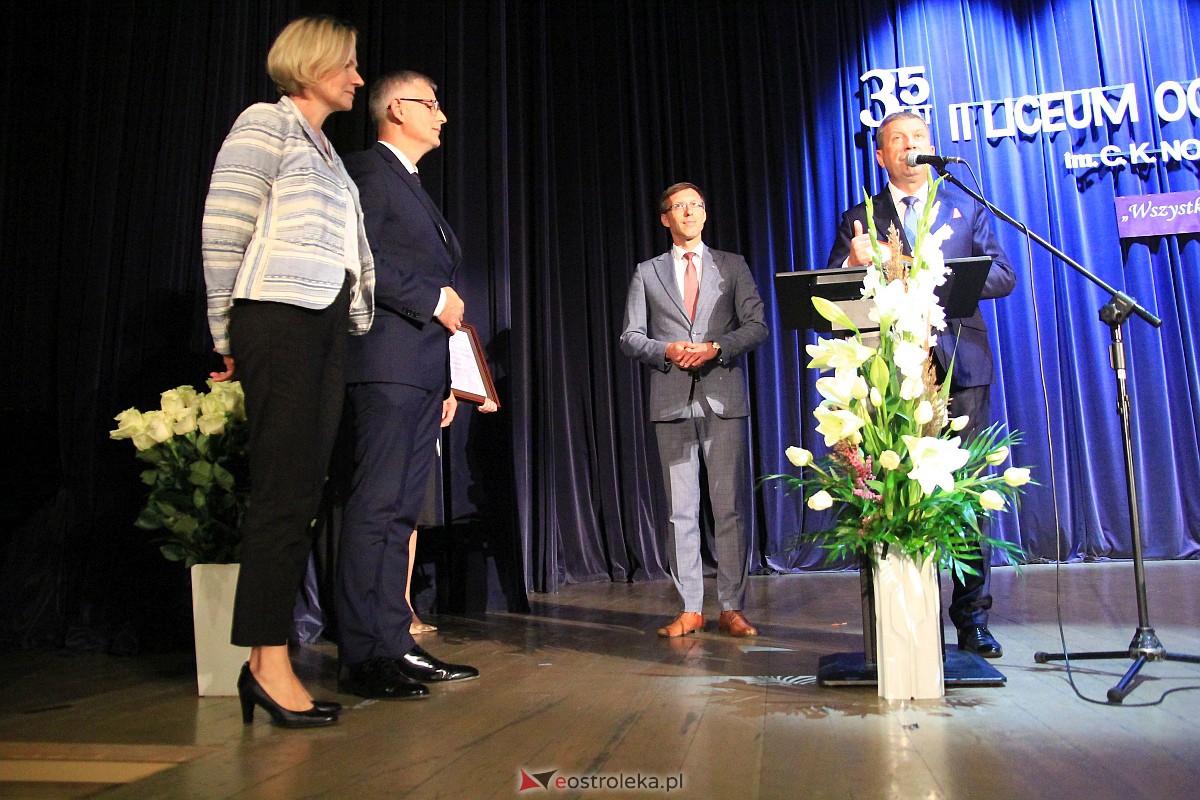 Jubileusz 35-lecia II Liceum Ogólnokształcącego im. Cypriana Kamila Norwida w Ostrołęce [13.10.2023] - zdjęcie #113 - eOstroleka.pl