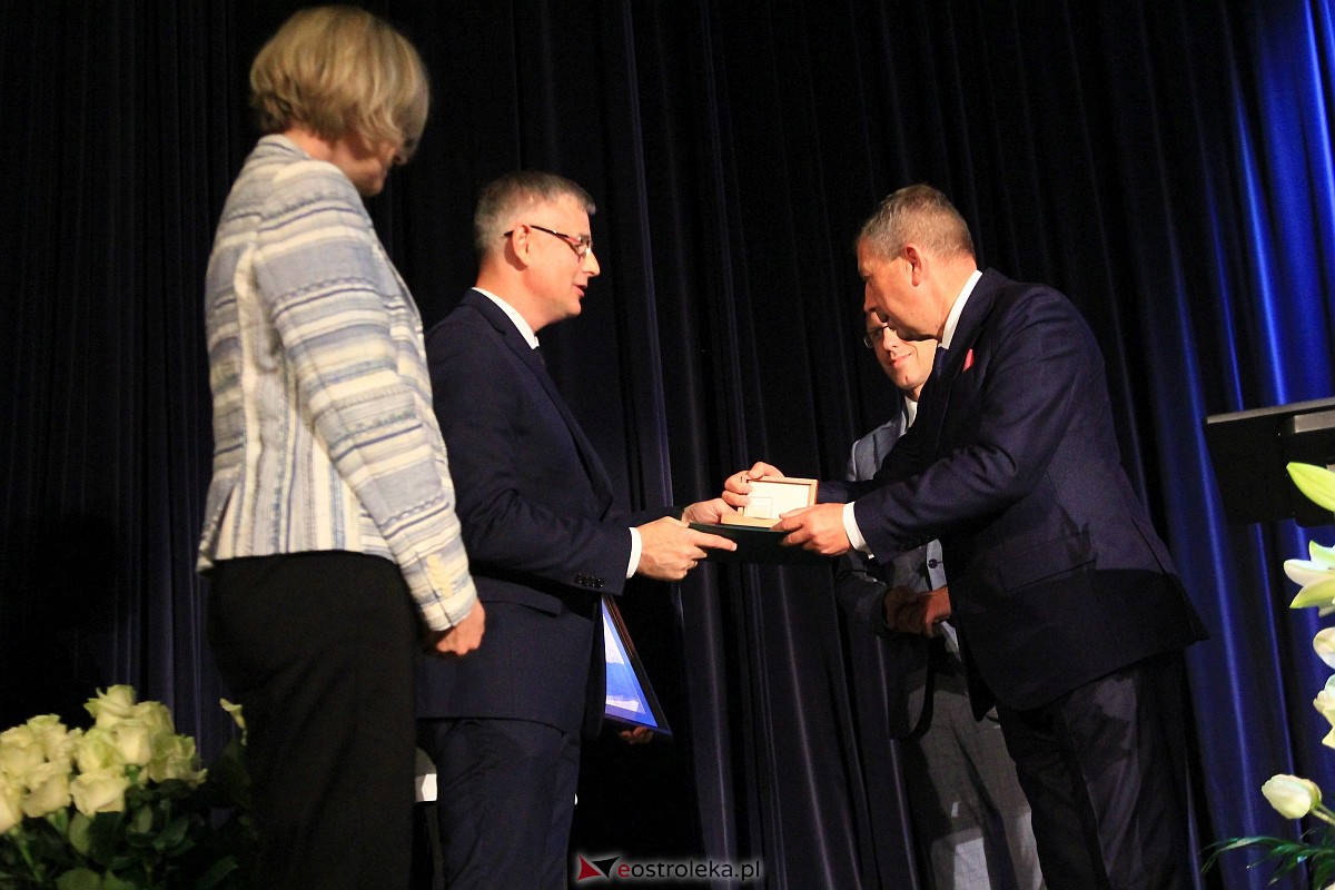 Jubileusz 35-lecia II Liceum Ogólnokształcącego im. Cypriana Kamila Norwida w Ostrołęce [13.10.2023] - zdjęcie #111 - eOstroleka.pl