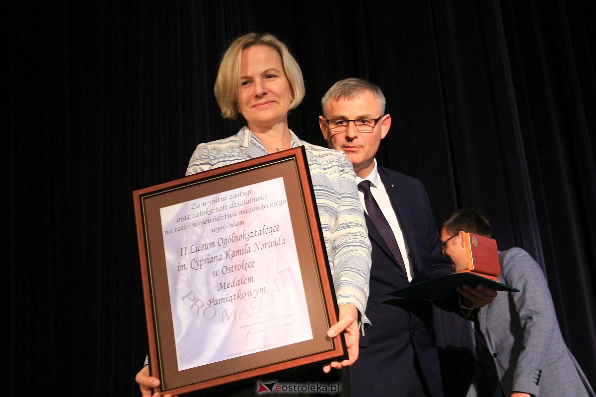 Jubileusz 35-lecia II Liceum Ogólnokształcącego im. Cypriana Kamila Norwida w Ostrołęce [13.10.2023] - zdjęcie #105 - eOstroleka.pl