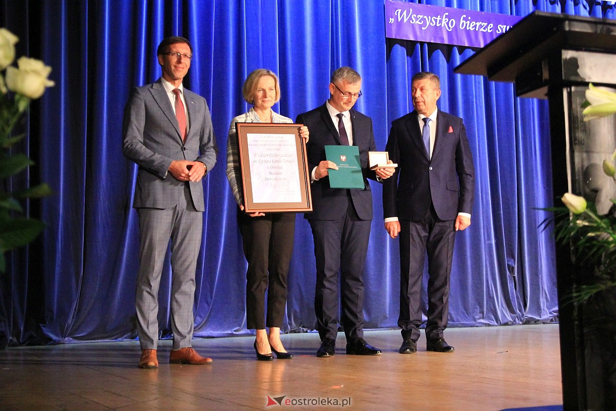 Jubileusz 35-lecia II Liceum Ogólnokształcącego im. Cypriana Kamila Norwida w Ostrołęce [13.10.2023] - zdjęcie #103 - eOstroleka.pl