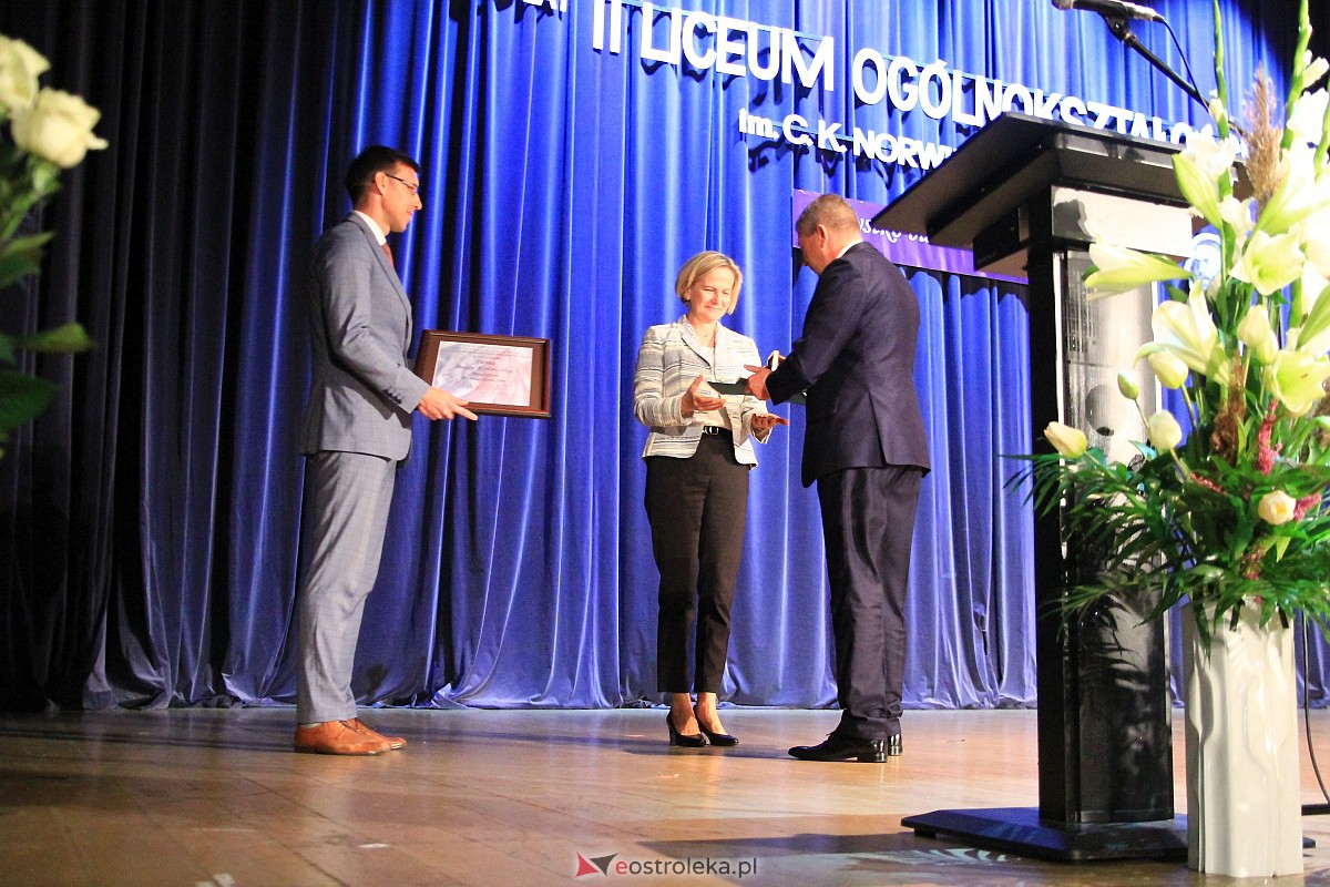 Jubileusz 35-lecia II Liceum Ogólnokształcącego im. Cypriana Kamila Norwida w Ostrołęce [13.10.2023] - zdjęcie #101 - eOstroleka.pl