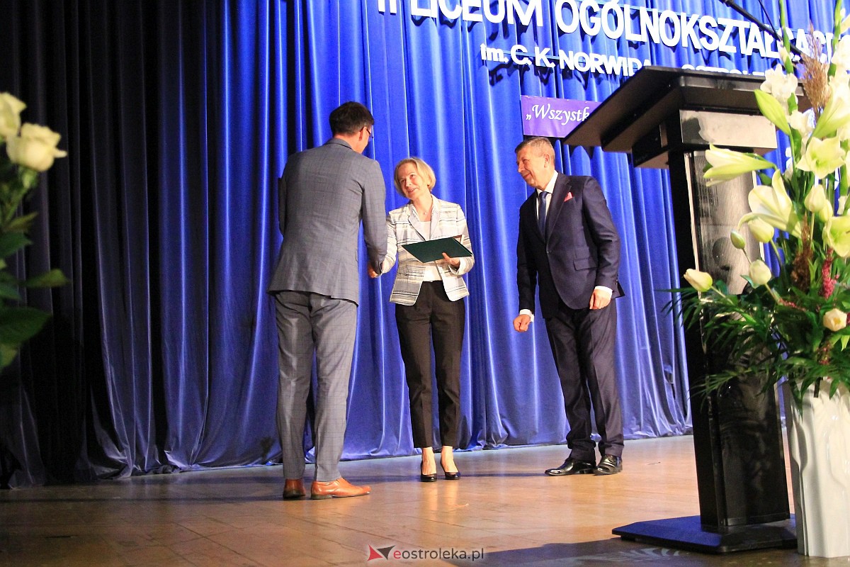 Jubileusz 35-lecia II Liceum Ogólnokształcącego im. Cypriana Kamila Norwida w Ostrołęce [13.10.2023] - zdjęcie #99 - eOstroleka.pl