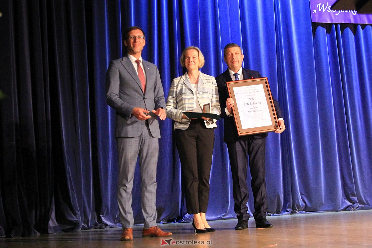 Jubileusz 35-lecia II Liceum Ogólnokształcącego im. Cypriana Kamila Norwida w Ostrołęce [13.10.2023] - zdjęcie #97 - eOstroleka.pl