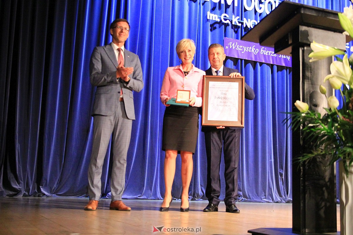 Jubileusz 35-lecia II Liceum Ogólnokształcącego im. Cypriana Kamila Norwida w Ostrołęce [13.10.2023] - zdjęcie #93 - eOstroleka.pl