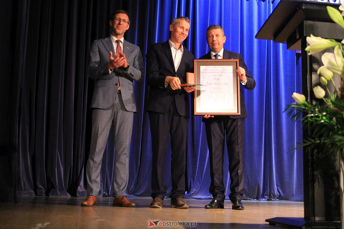 Jubileusz 35-lecia II Liceum Ogólnokształcącego im. Cypriana Kamila Norwida w Ostrołęce [13.10.2023] - zdjęcie #87 - eOstroleka.pl