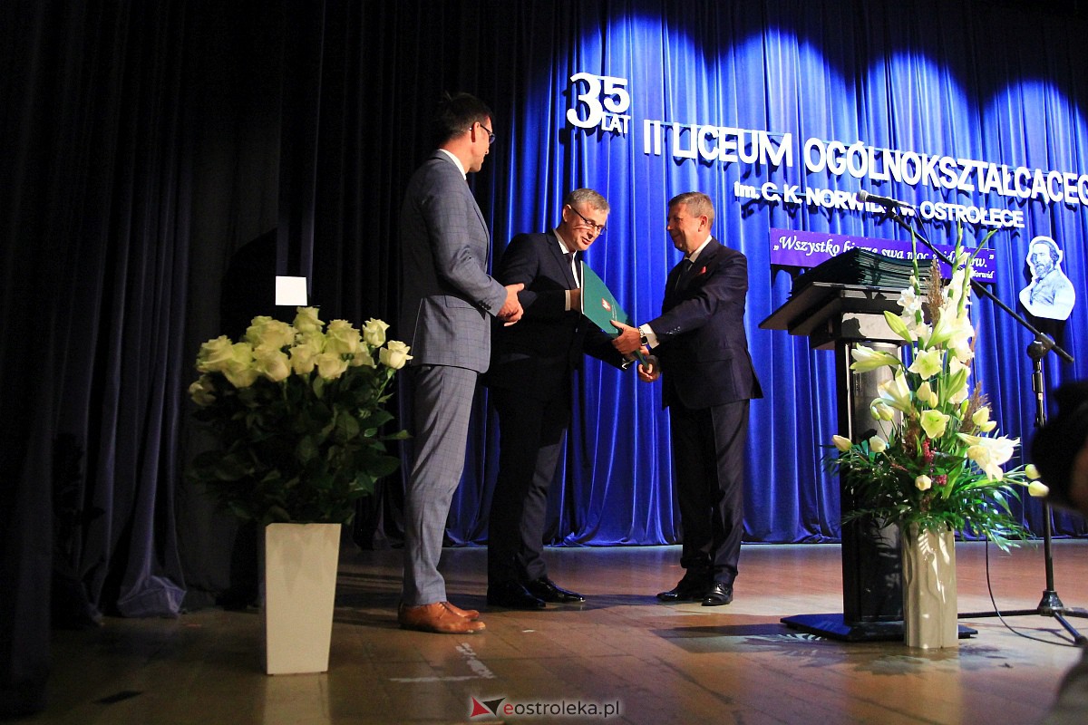 Jubileusz 35-lecia II Liceum Ogólnokształcącego im. Cypriana Kamila Norwida w Ostrołęce [13.10.2023] - zdjęcie #85 - eOstroleka.pl