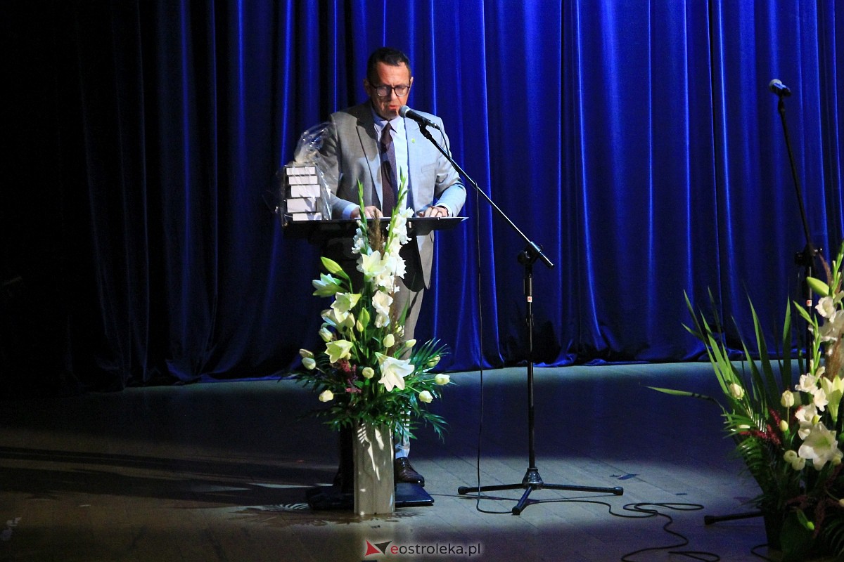 Jubileusz 35-lecia II Liceum Ogólnokształcącego im. Cypriana Kamila Norwida w Ostrołęce [13.10.2023] - zdjęcie #38 - eOstroleka.pl