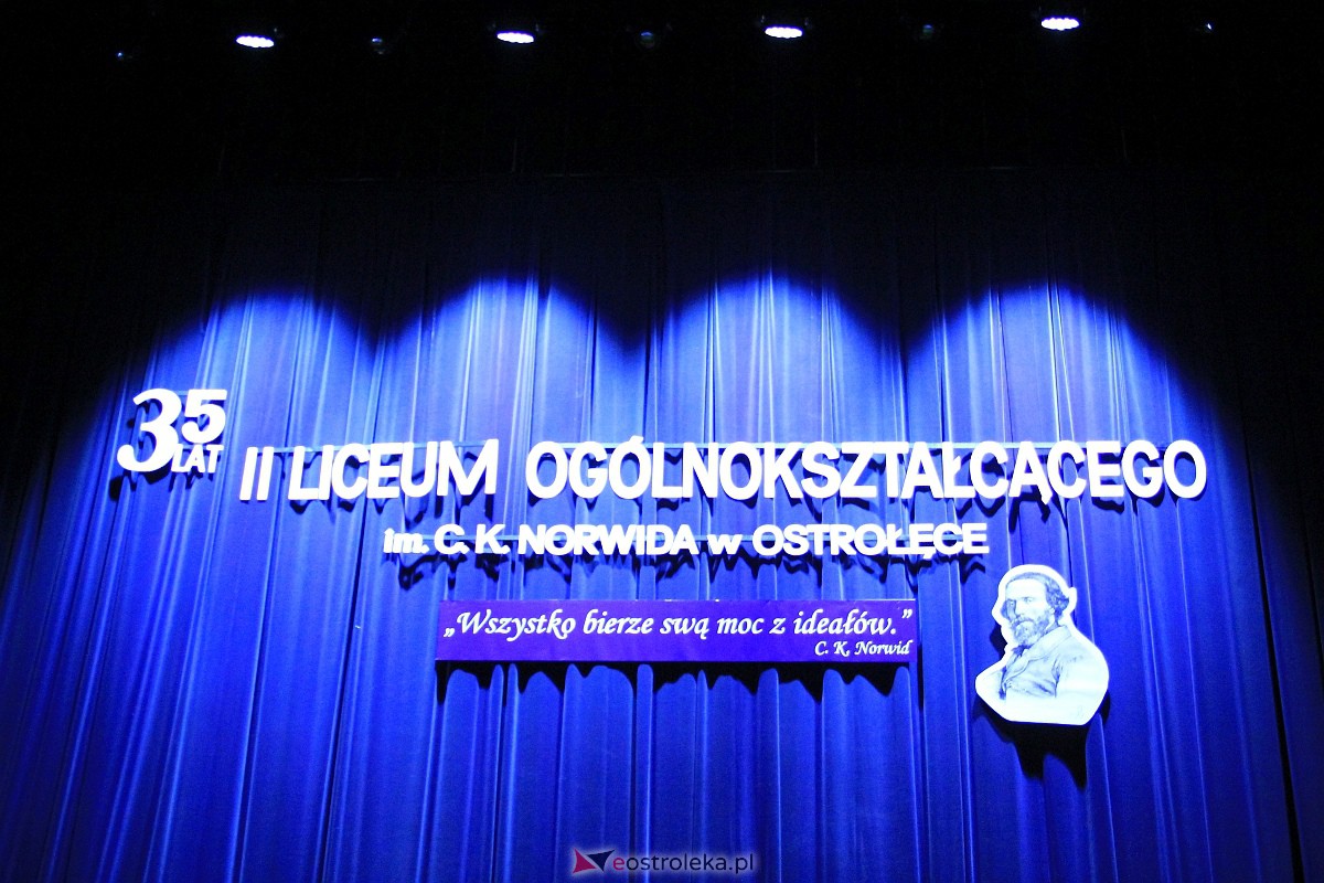 Jubileusz 35-lecia II Liceum Ogólnokształcącego im. Cypriana Kamila Norwida w Ostrołęce [13.10.2023] - zdjęcie #104 - eOstroleka.pl