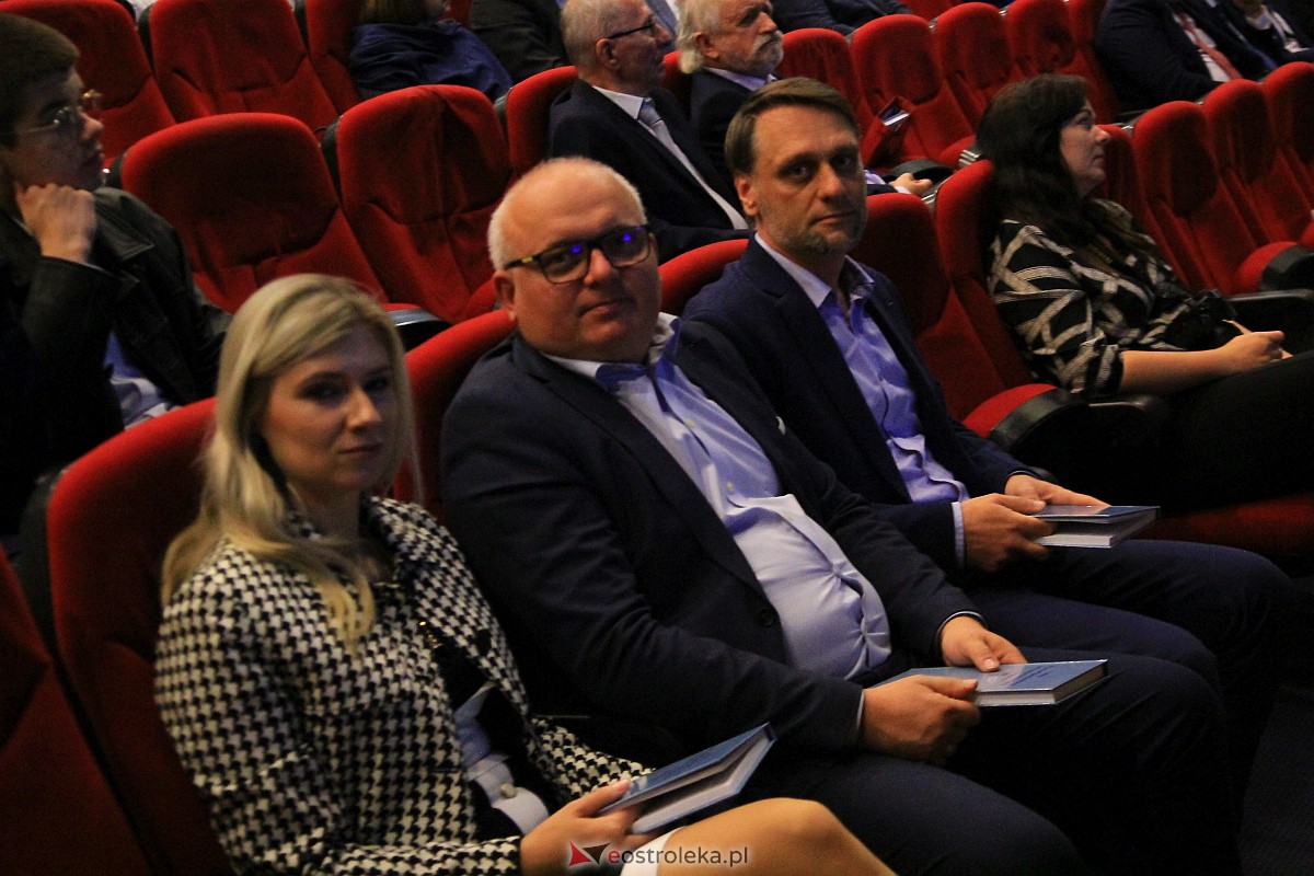 Jubileusz 35-lecia II Liceum Ogólnokształcącego im. Cypriana Kamila Norwida w Ostrołęce [13.10.2023] - zdjęcie #102 - eOstroleka.pl