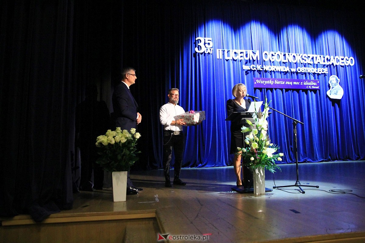 Jubileusz 35-lecia II Liceum Ogólnokształcącego im. Cypriana Kamila Norwida w Ostrołęce [13.10.2023] - zdjęcie #96 - eOstroleka.pl