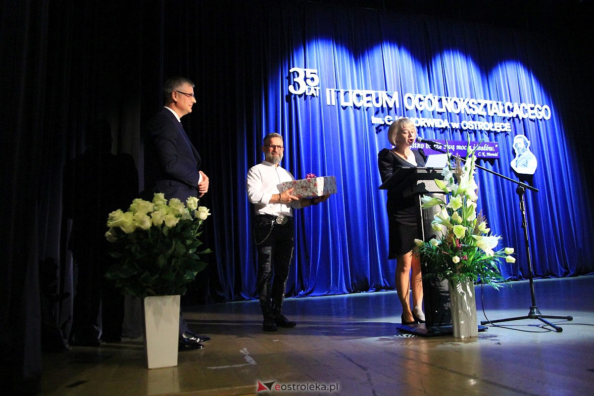 Jubileusz 35-lecia II Liceum Ogólnokształcącego im. Cypriana Kamila Norwida w Ostrołęce [13.10.2023] - zdjęcie #94 - eOstroleka.pl