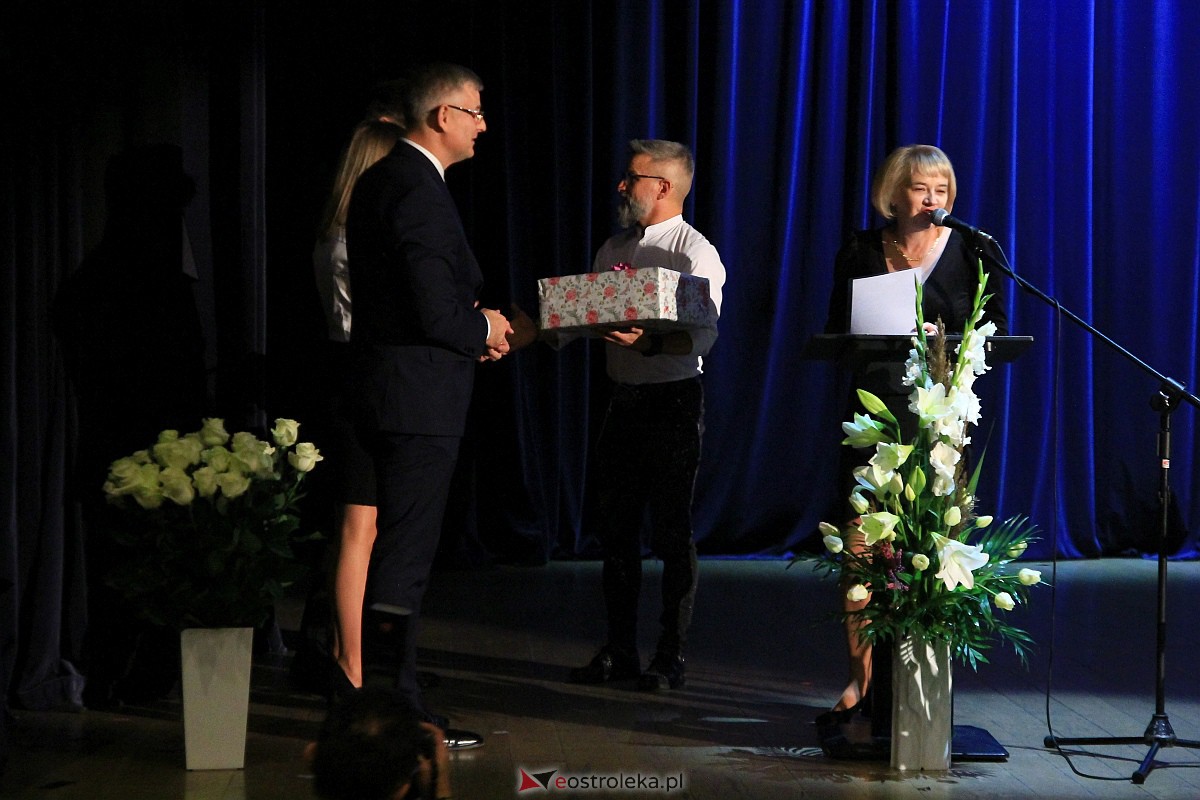 Jubileusz 35-lecia II Liceum Ogólnokształcącego im. Cypriana Kamila Norwida w Ostrołęce [13.10.2023] - zdjęcie #90 - eOstroleka.pl