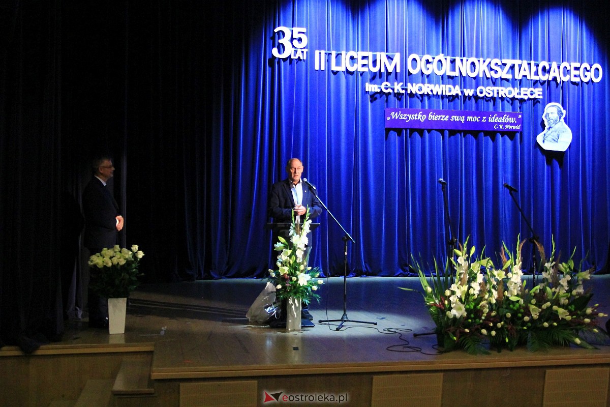 Jubileusz 35-lecia II Liceum Ogólnokształcącego im. Cypriana Kamila Norwida w Ostrołęce [13.10.2023] - zdjęcie #88 - eOstroleka.pl