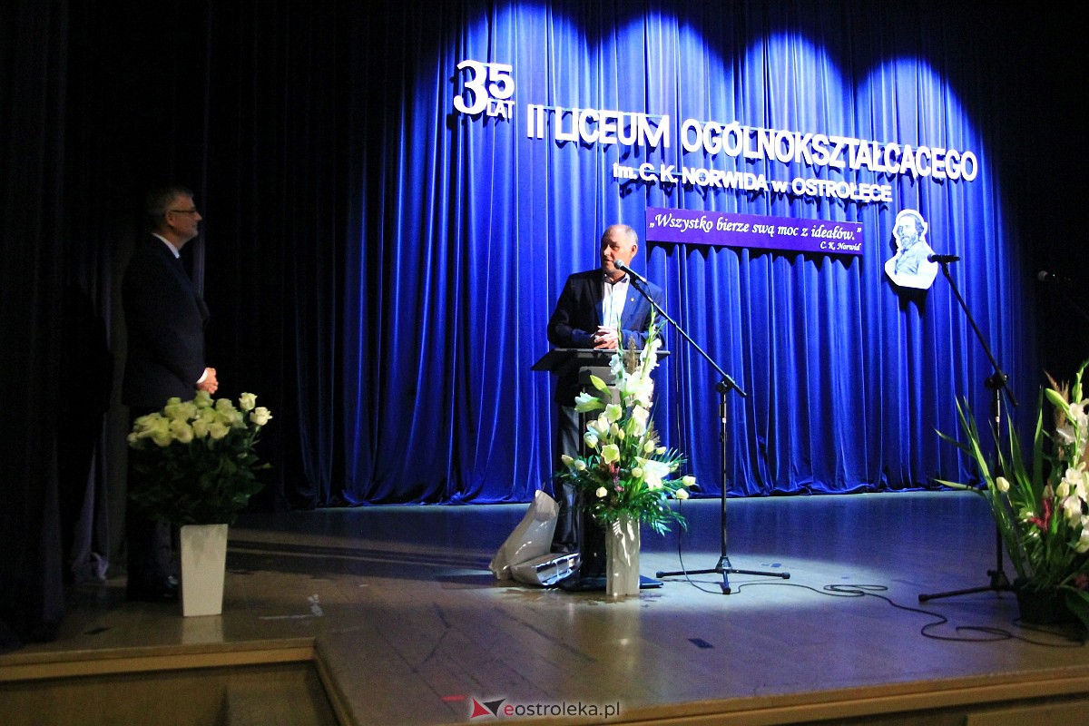Jubileusz 35-lecia II Liceum Ogólnokształcącego im. Cypriana Kamila Norwida w Ostrołęce [13.10.2023] - zdjęcie #86 - eOstroleka.pl