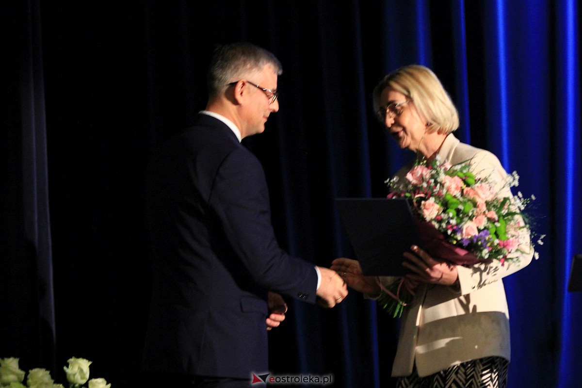 Jubileusz 35-lecia II Liceum Ogólnokształcącego im. Cypriana Kamila Norwida w Ostrołęce [13.10.2023] - zdjęcie #80 - eOstroleka.pl