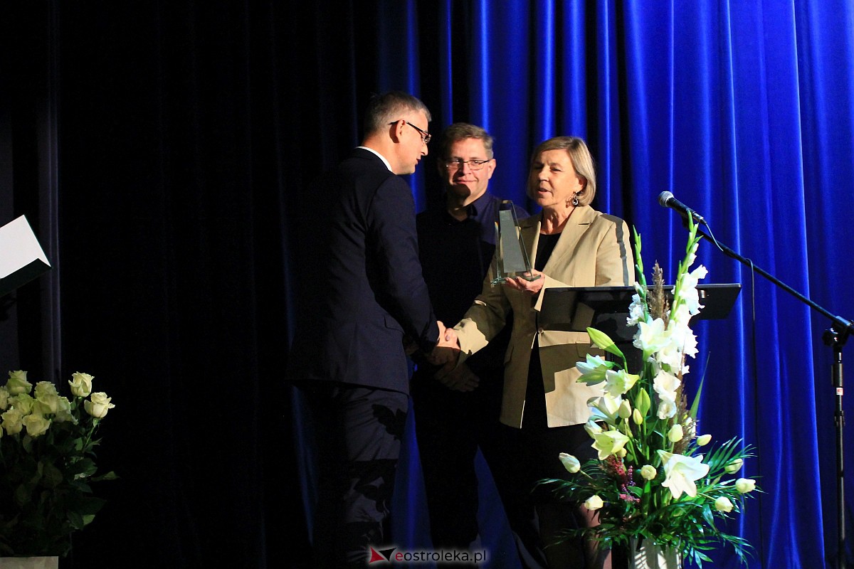 Jubileusz 35-lecia II Liceum Ogólnokształcącego im. Cypriana Kamila Norwida w Ostrołęce [13.10.2023] - zdjęcie #75 - eOstroleka.pl