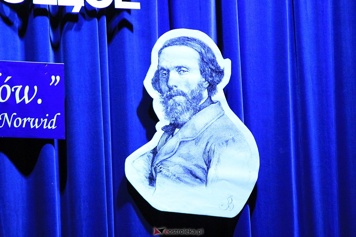 Jubileusz 35-lecia II Liceum Ogólnokształcącego im. Cypriana Kamila Norwida w Ostrołęce [13.10.2023] - zdjęcie #57 - eOstroleka.pl