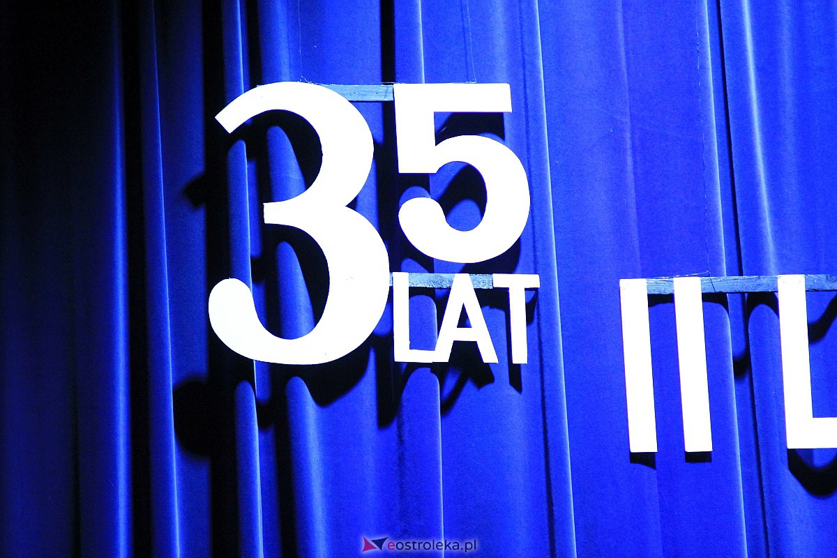 Jubileusz 35-lecia II Liceum Ogólnokształcącego im. Cypriana Kamila Norwida w Ostrołęce [13.10.2023] - zdjęcie #54 - eOstroleka.pl