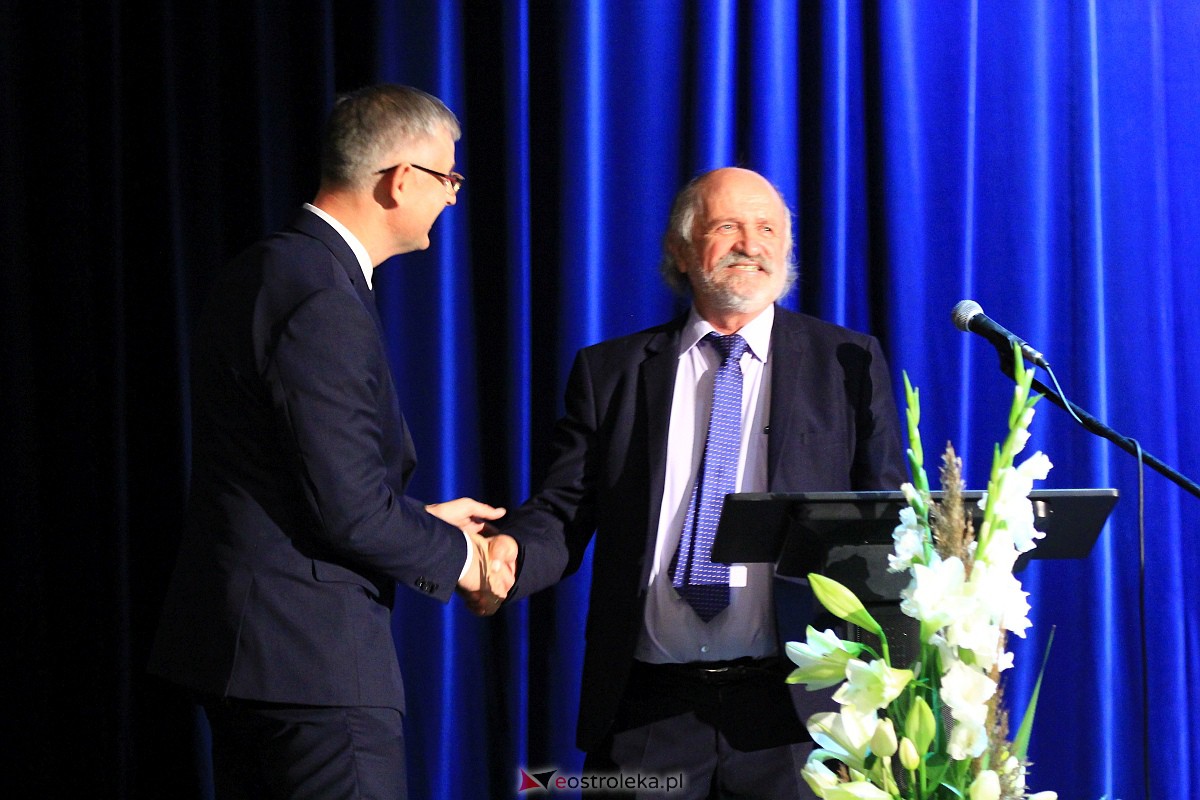 Jubileusz 35-lecia II Liceum Ogólnokształcącego im. Cypriana Kamila Norwida w Ostrołęce [13.10.2023] - zdjęcie #51 - eOstroleka.pl