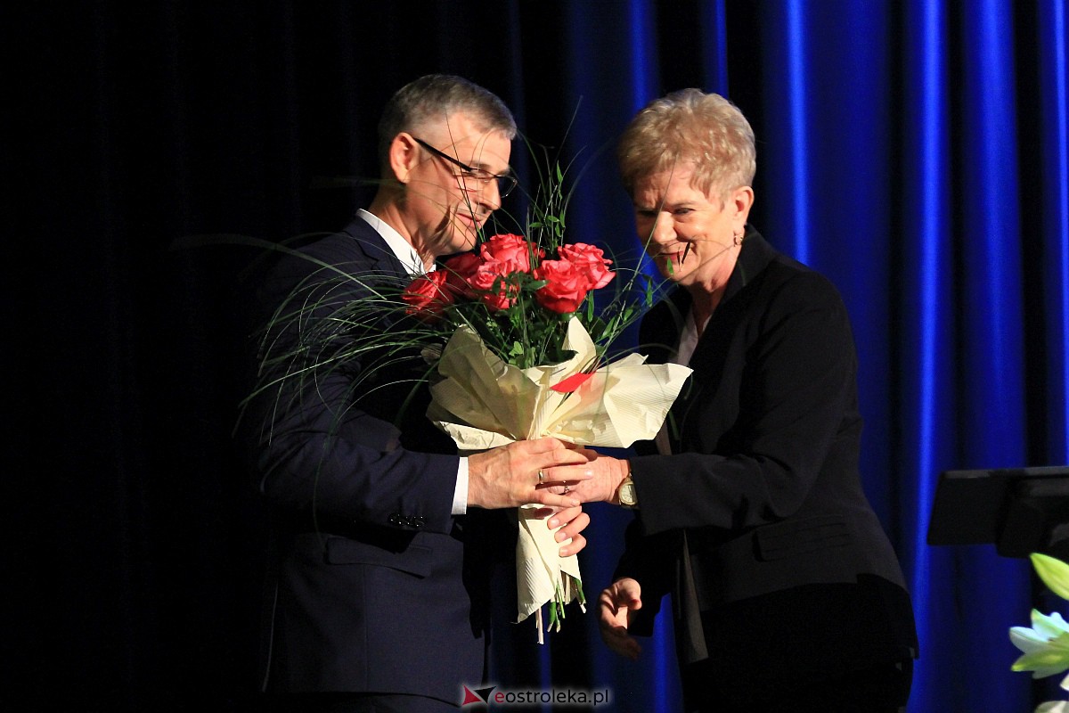 Jubileusz 35-lecia II Liceum Ogólnokształcącego im. Cypriana Kamila Norwida w Ostrołęce [13.10.2023] - zdjęcie #45 - eOstroleka.pl