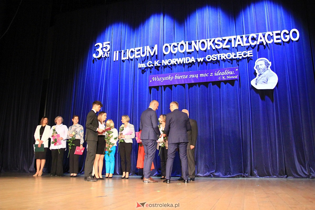 Jubileusz 35-lecia II Liceum Ogólnokształcącego im. Cypriana Kamila Norwida w Ostrołęce [13.10.2023] - zdjęcie #29 - eOstroleka.pl