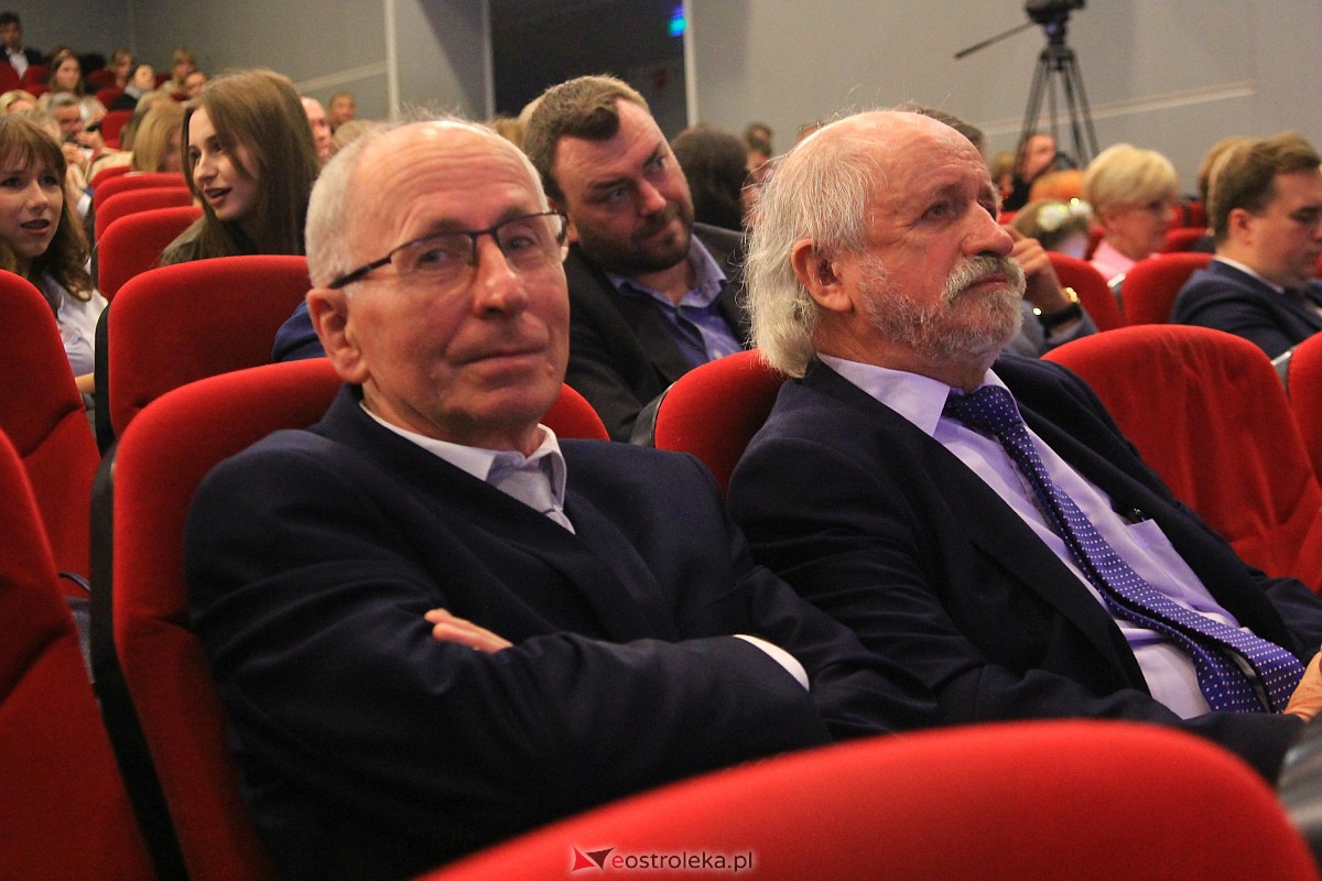 Jubileusz 35-lecia II Liceum Ogólnokształcącego im. Cypriana Kamila Norwida w Ostrołęce [13.10.2023] - zdjęcie #27 - eOstroleka.pl