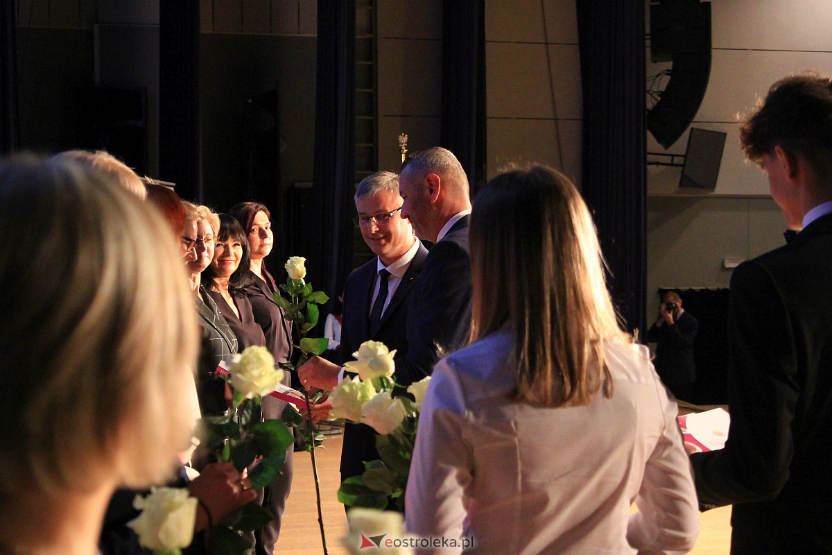 Jubileusz 35-lecia II Liceum Ogólnokształcącego im. Cypriana Kamila Norwida w Ostrołęce [13.10.2023] - zdjęcie #17 - eOstroleka.pl