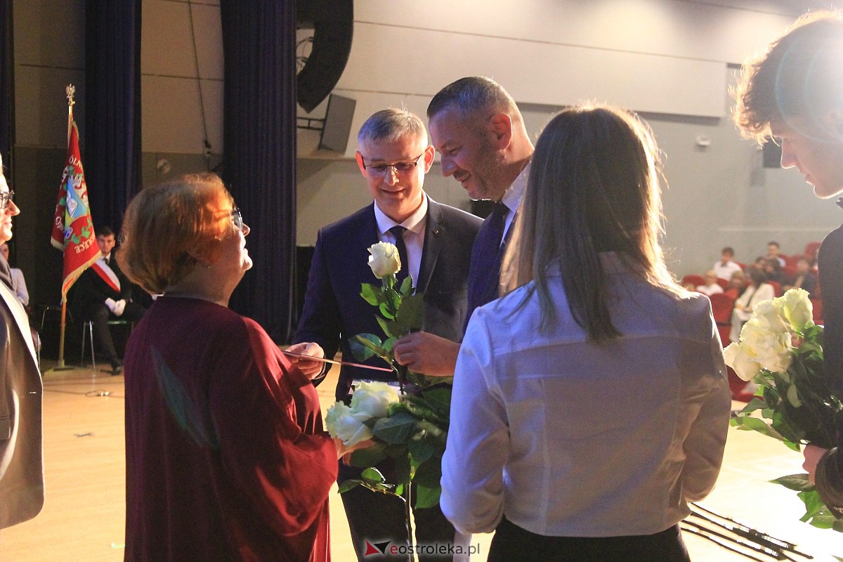 Jubileusz 35-lecia II Liceum Ogólnokształcącego im. Cypriana Kamila Norwida w Ostrołęce [13.10.2023] - zdjęcie #13 - eOstroleka.pl
