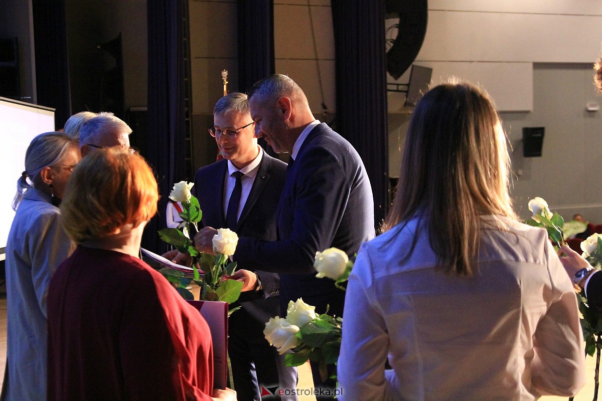 Jubileusz 35-lecia II Liceum Ogólnokształcącego im. Cypriana Kamila Norwida w Ostrołęce [13.10.2023] - zdjęcie #11 - eOstroleka.pl