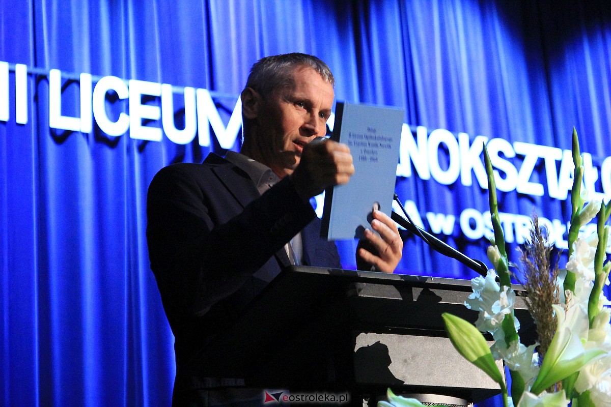 Jubileusz 35-lecia II Liceum Ogólnokształcącego im. Cypriana Kamila Norwida w Ostrołęce [13.10.2023] - zdjęcie #9 - eOstroleka.pl