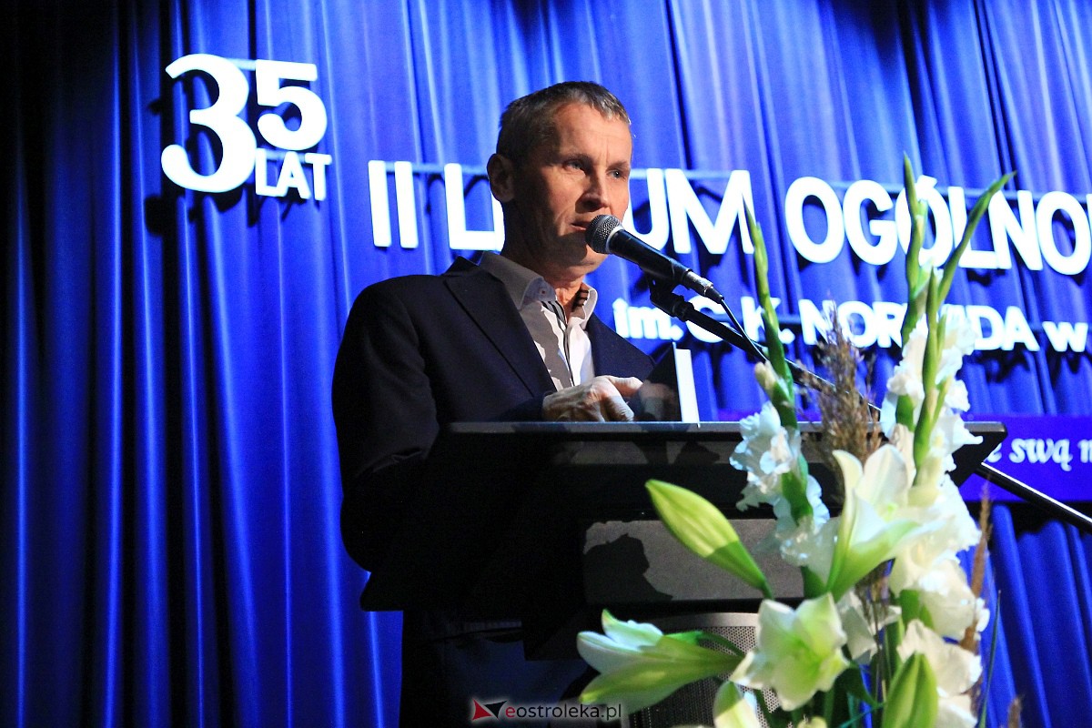 Jubileusz 35-lecia II Liceum Ogólnokształcącego im. Cypriana Kamila Norwida w Ostrołęce [13.10.2023] - zdjęcie #7 - eOstroleka.pl