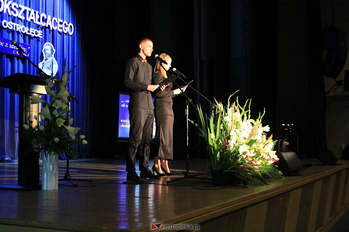 Jubileusz 35-lecia II Liceum Ogólnokształcącego im. Cypriana Kamila Norwida w Ostrołęce [13.10.2023] - zdjęcie #73 - eOstroleka.pl