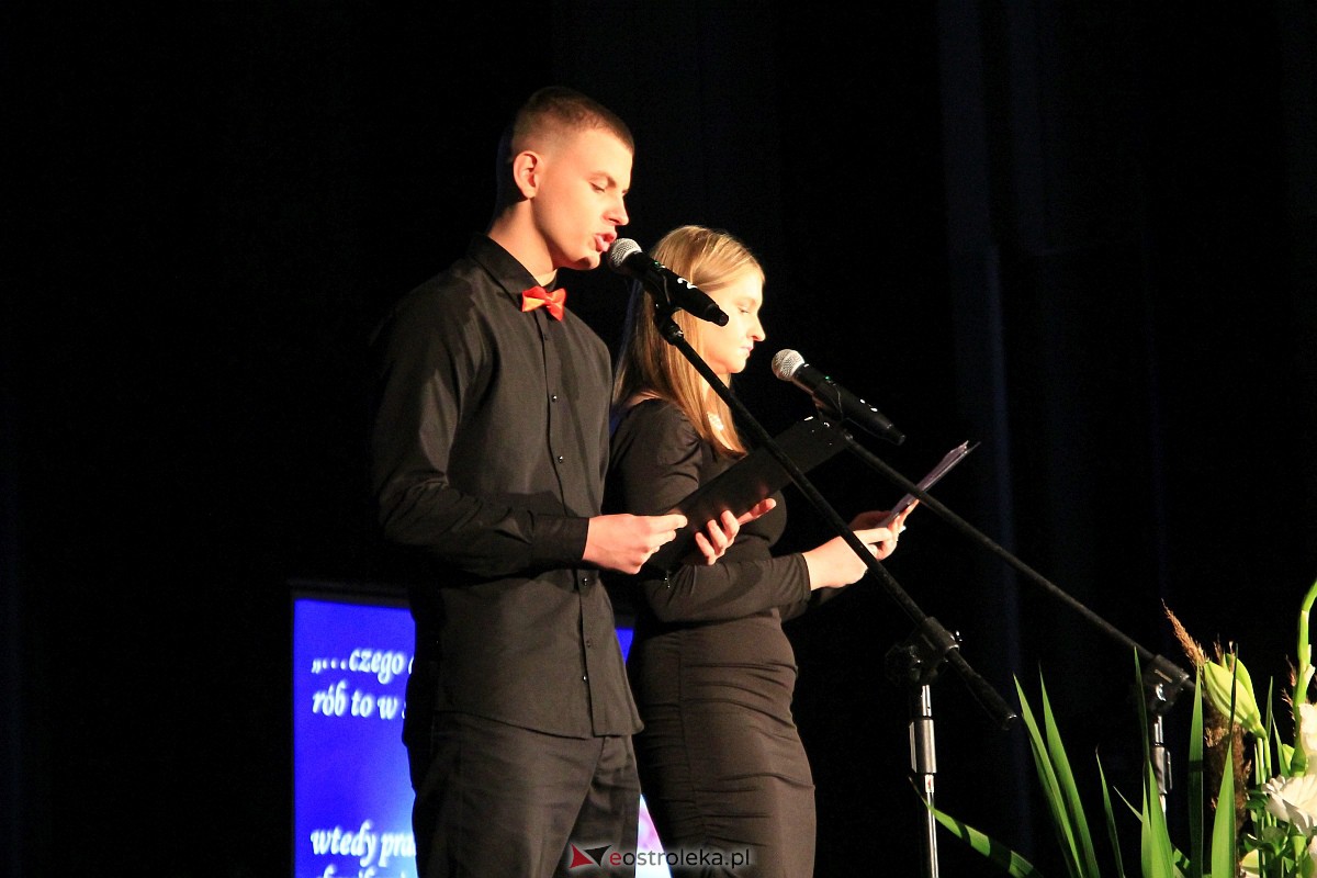 Jubileusz 35-lecia II Liceum Ogólnokształcącego im. Cypriana Kamila Norwida w Ostrołęce [13.10.2023] - zdjęcie #70 - eOstroleka.pl