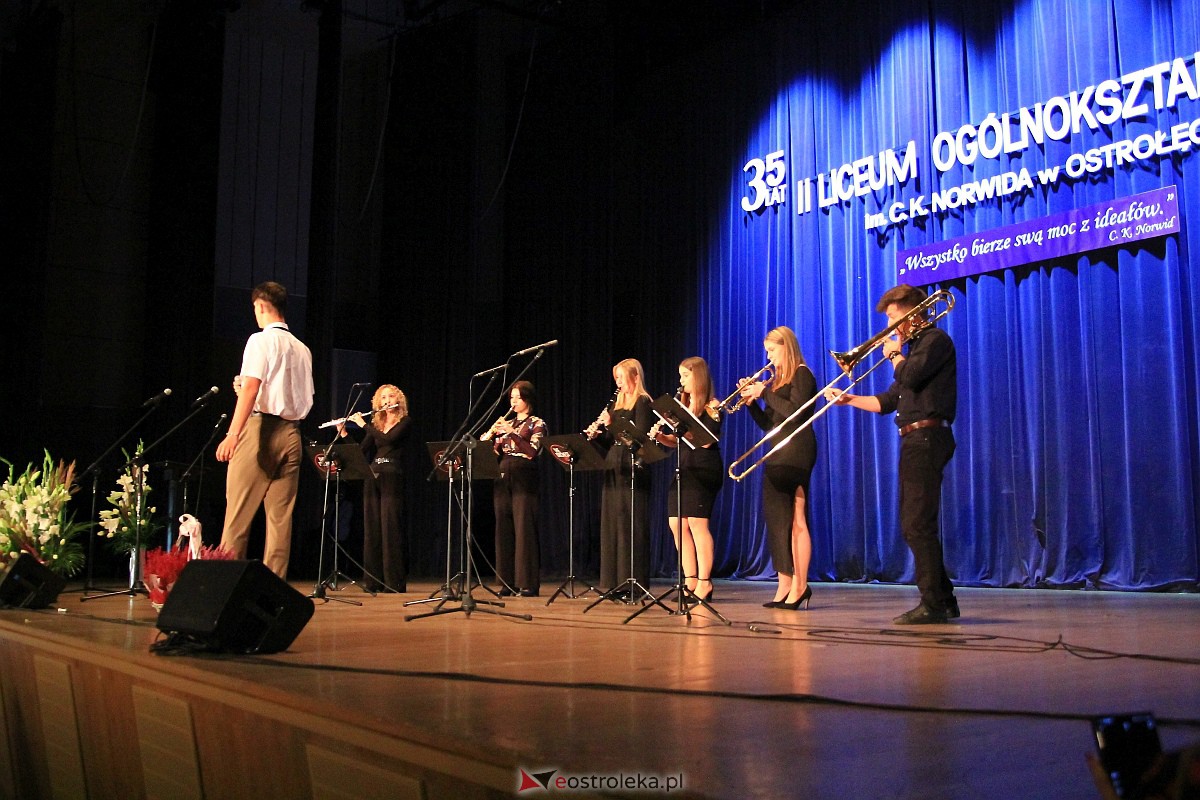 Jubileusz 35-lecia II Liceum Ogólnokształcącego im. Cypriana Kamila Norwida w Ostrołęce [13.10.2023] - zdjęcie #67 - eOstroleka.pl