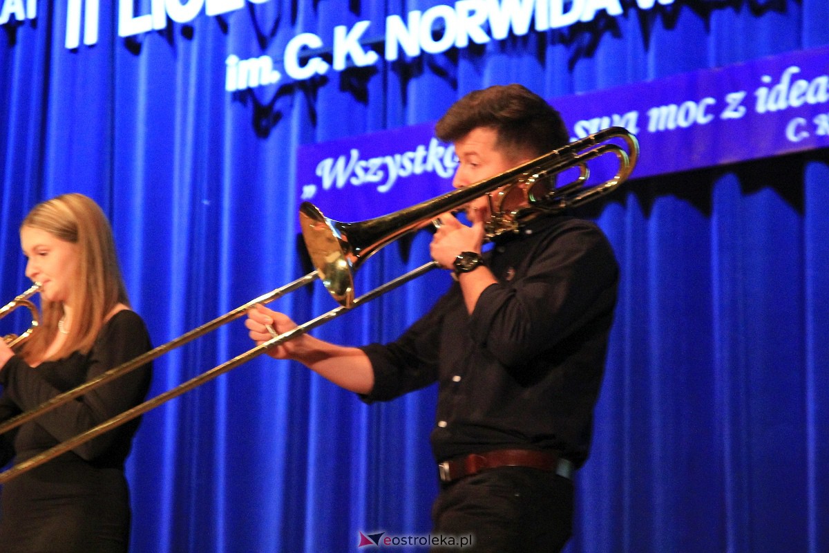 Jubileusz 35-lecia II Liceum Ogólnokształcącego im. Cypriana Kamila Norwida w Ostrołęce [13.10.2023] - zdjęcie #58 - eOstroleka.pl