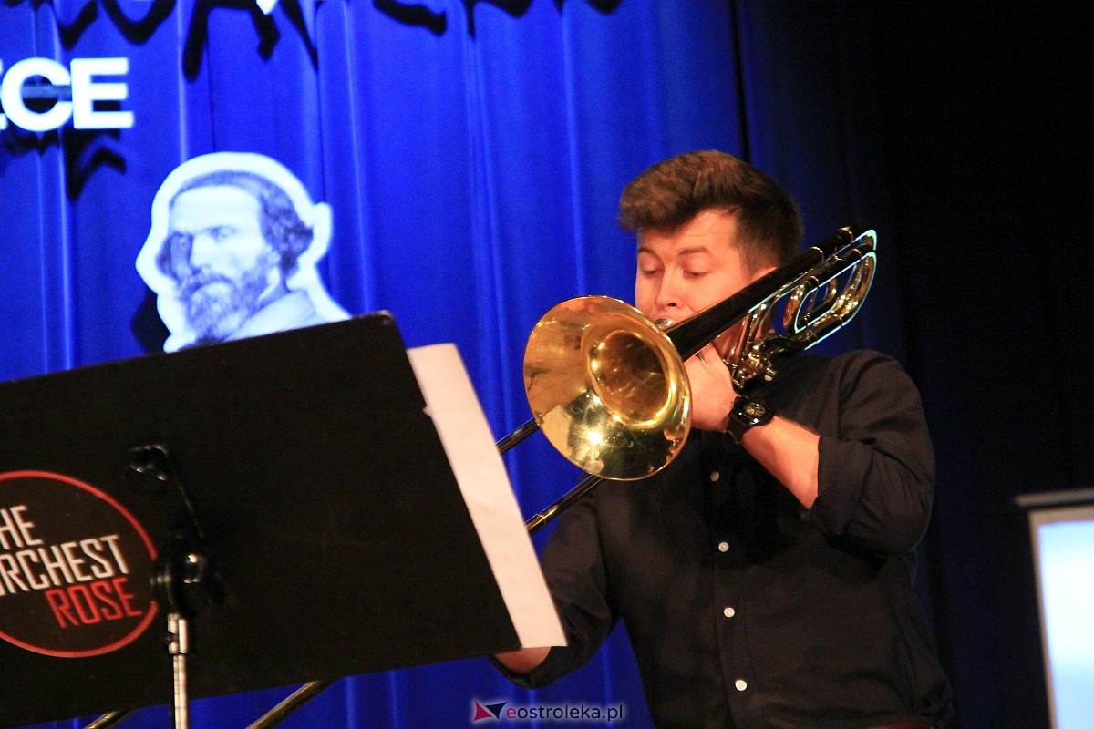 Jubileusz 35-lecia II Liceum Ogólnokształcącego im. Cypriana Kamila Norwida w Ostrołęce [13.10.2023] - zdjęcie #52 - eOstroleka.pl