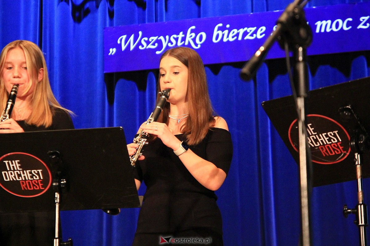 Jubileusz 35-lecia II Liceum Ogólnokształcącego im. Cypriana Kamila Norwida w Ostrołęce [13.10.2023] - zdjęcie #46 - eOstroleka.pl